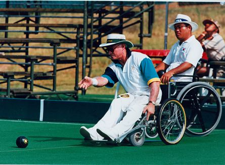 1200px-Australian_paralympic_lawn_bowls_competitor,_Robert_Tinker,_at_the_1996_Summer_Paralympic_Games